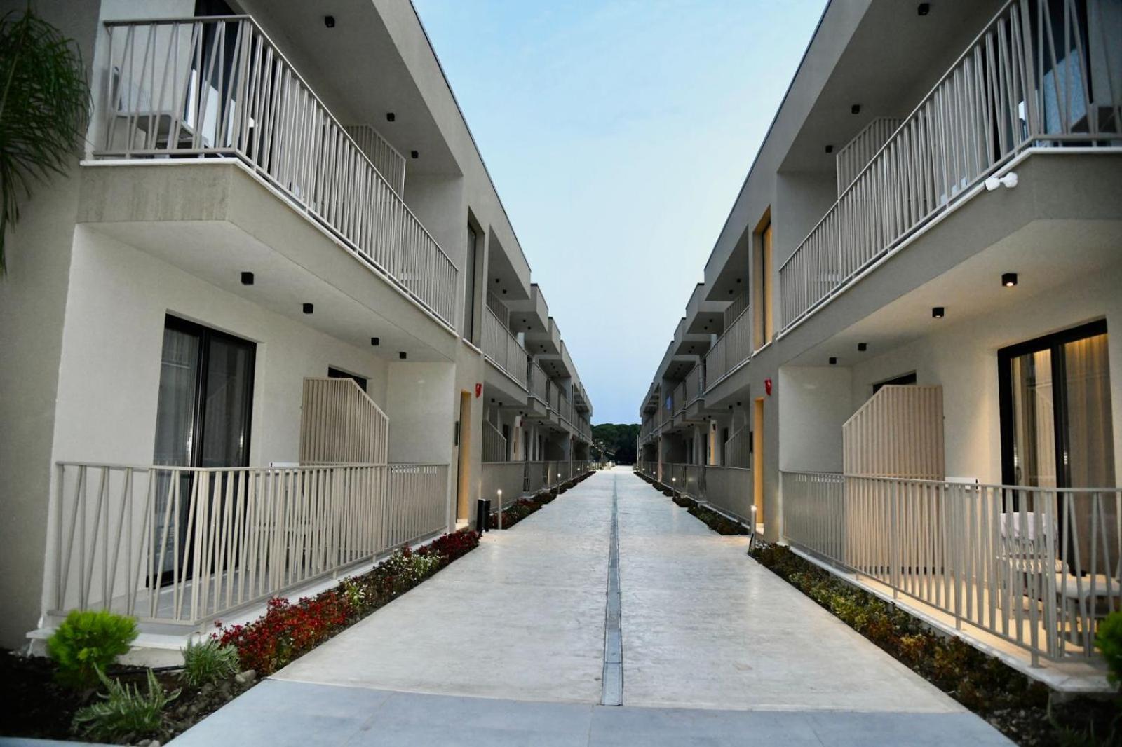 Amber Village Spille Bagian luar foto