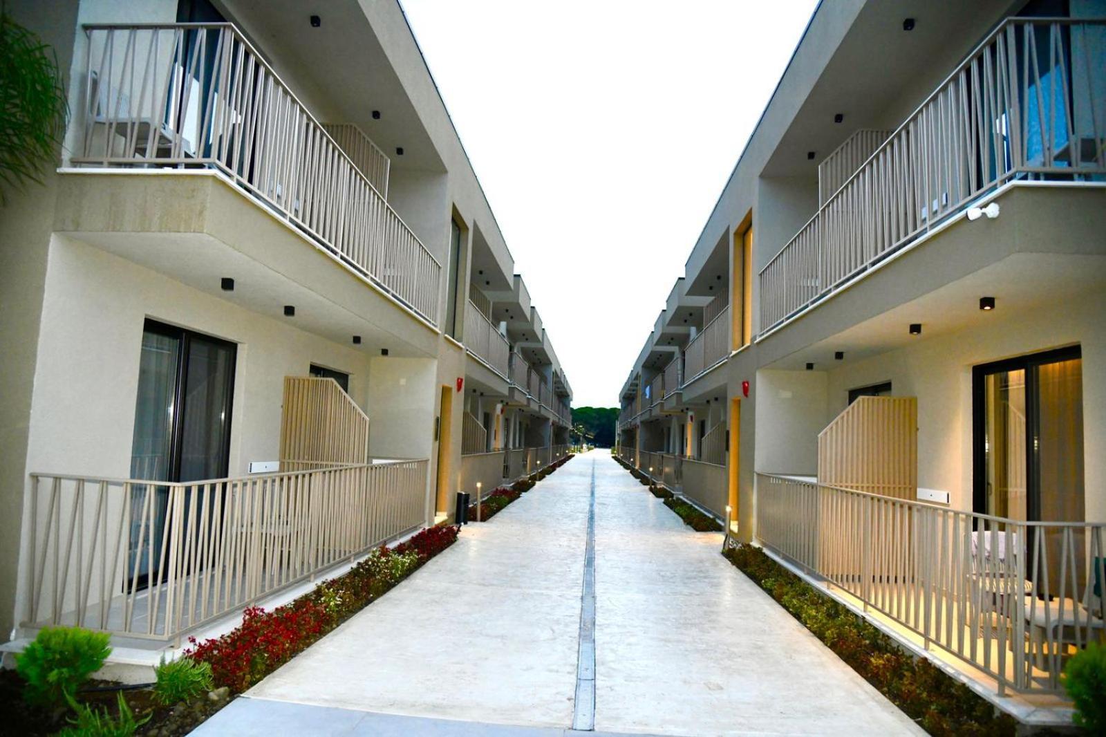 Amber Village Spille Bagian luar foto