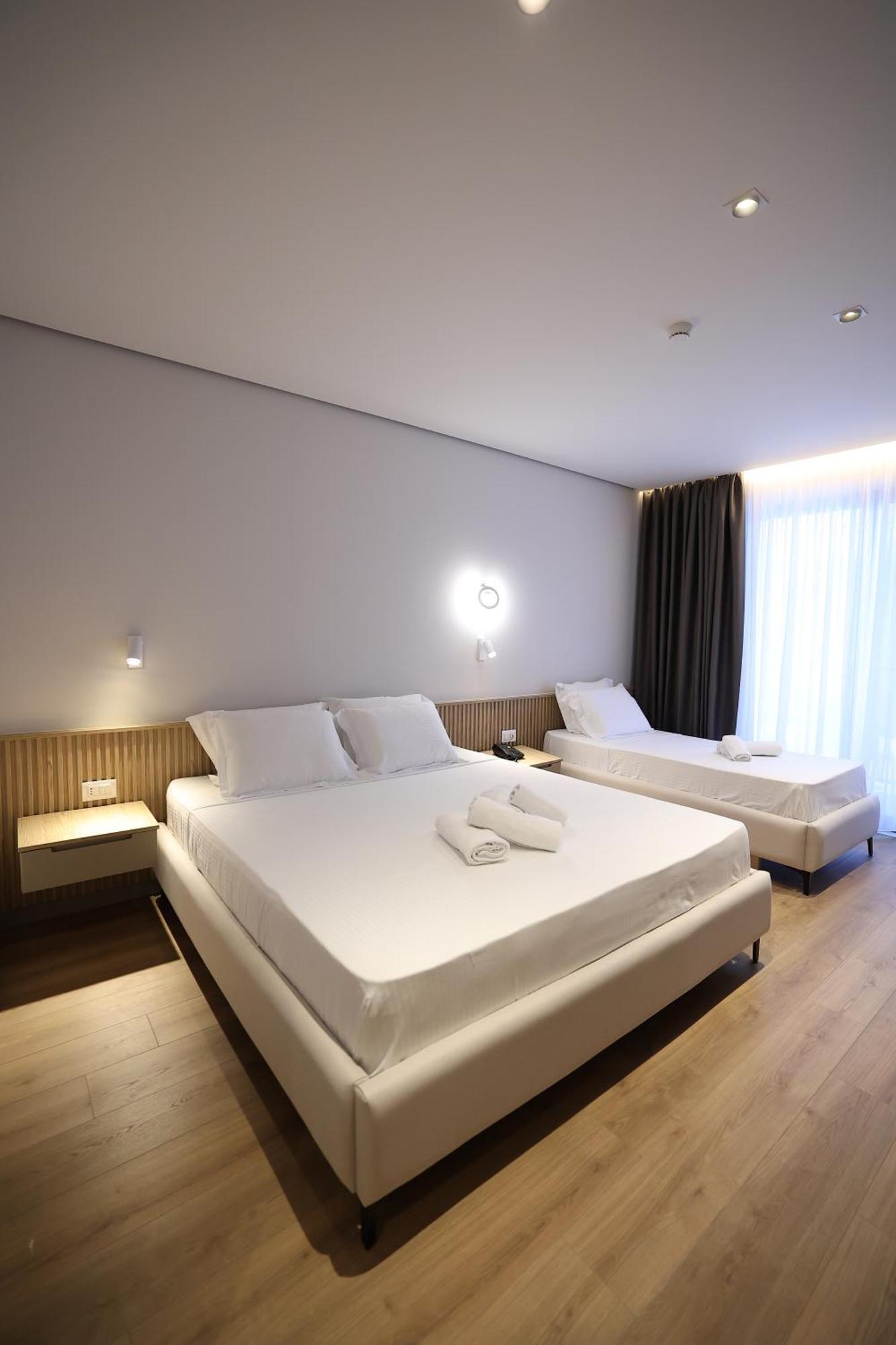 Amber Village Spille Bagian luar foto